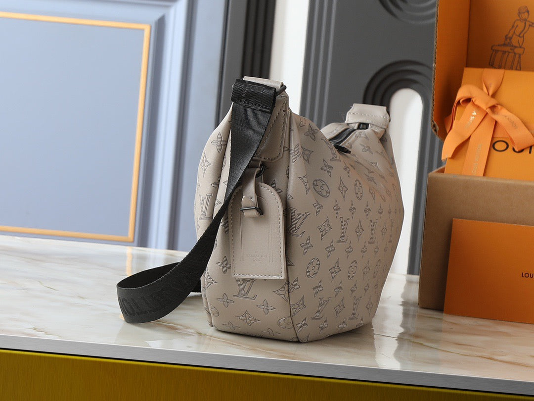 Hobo Hamac Bag (Monogram Shadow Leather) M24468