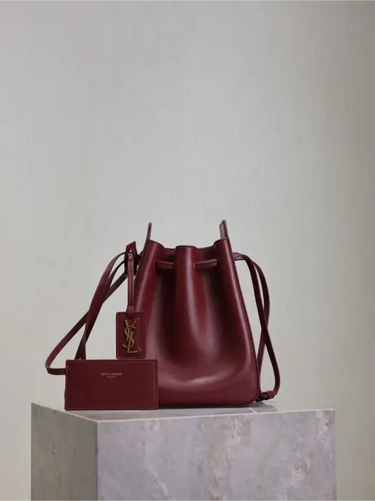 bucket bag in leather
