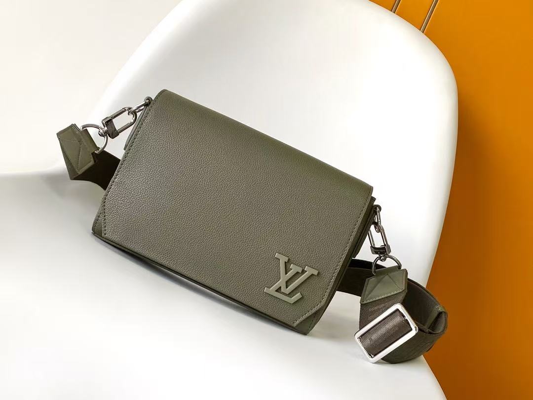 Takeoff Messenger bag M25125