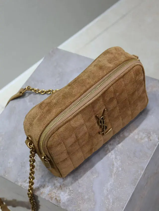 CASSANDRE MATELASSÉ CARRÉ camera bag