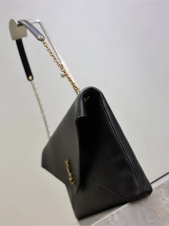 LE CASSANDRE series envelope chain clutch