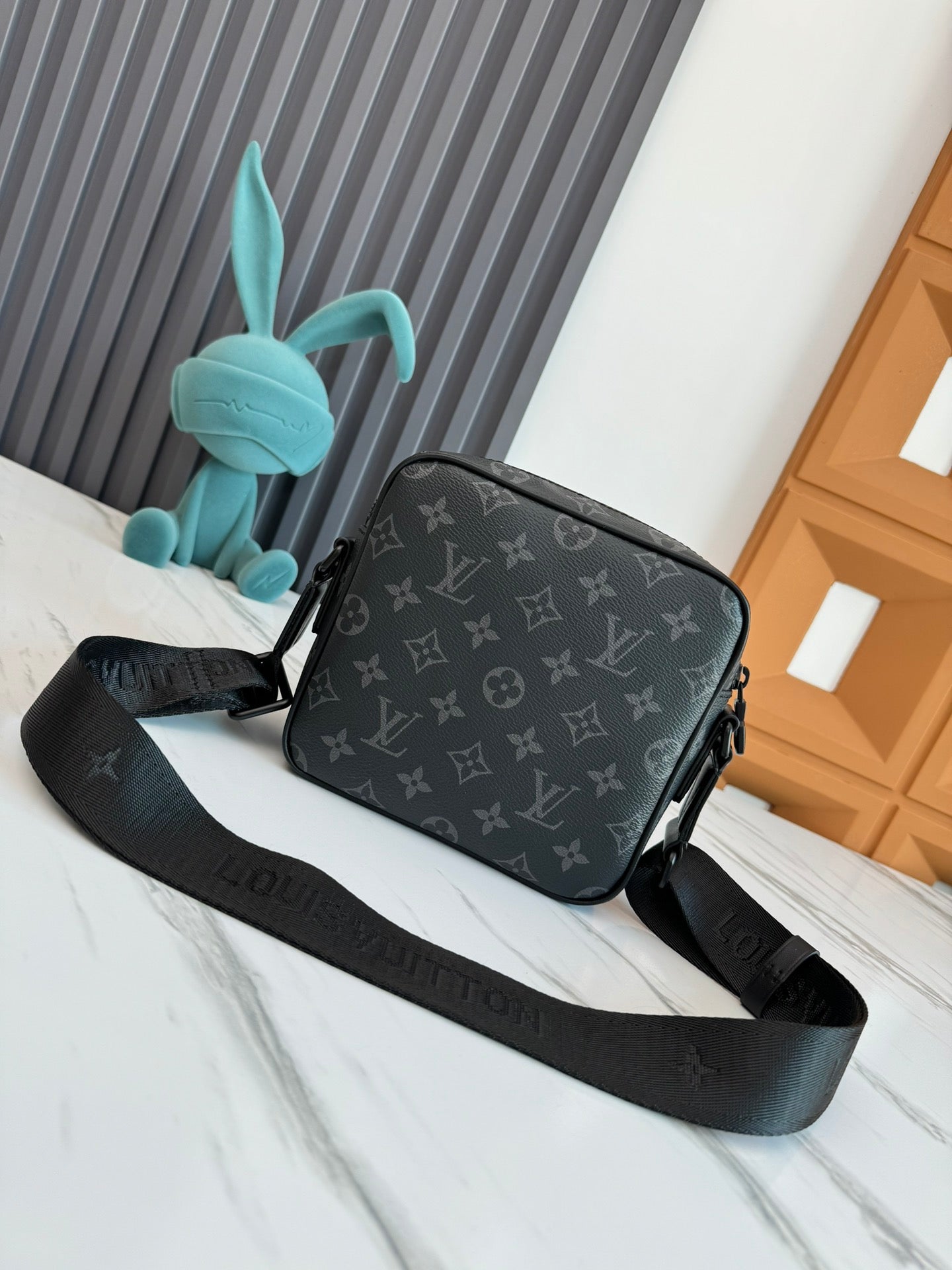 Getaway Messenger Bag M12518