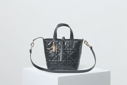 2026 Toujours Black Vertical Tote Bag M2835OSNW_M900