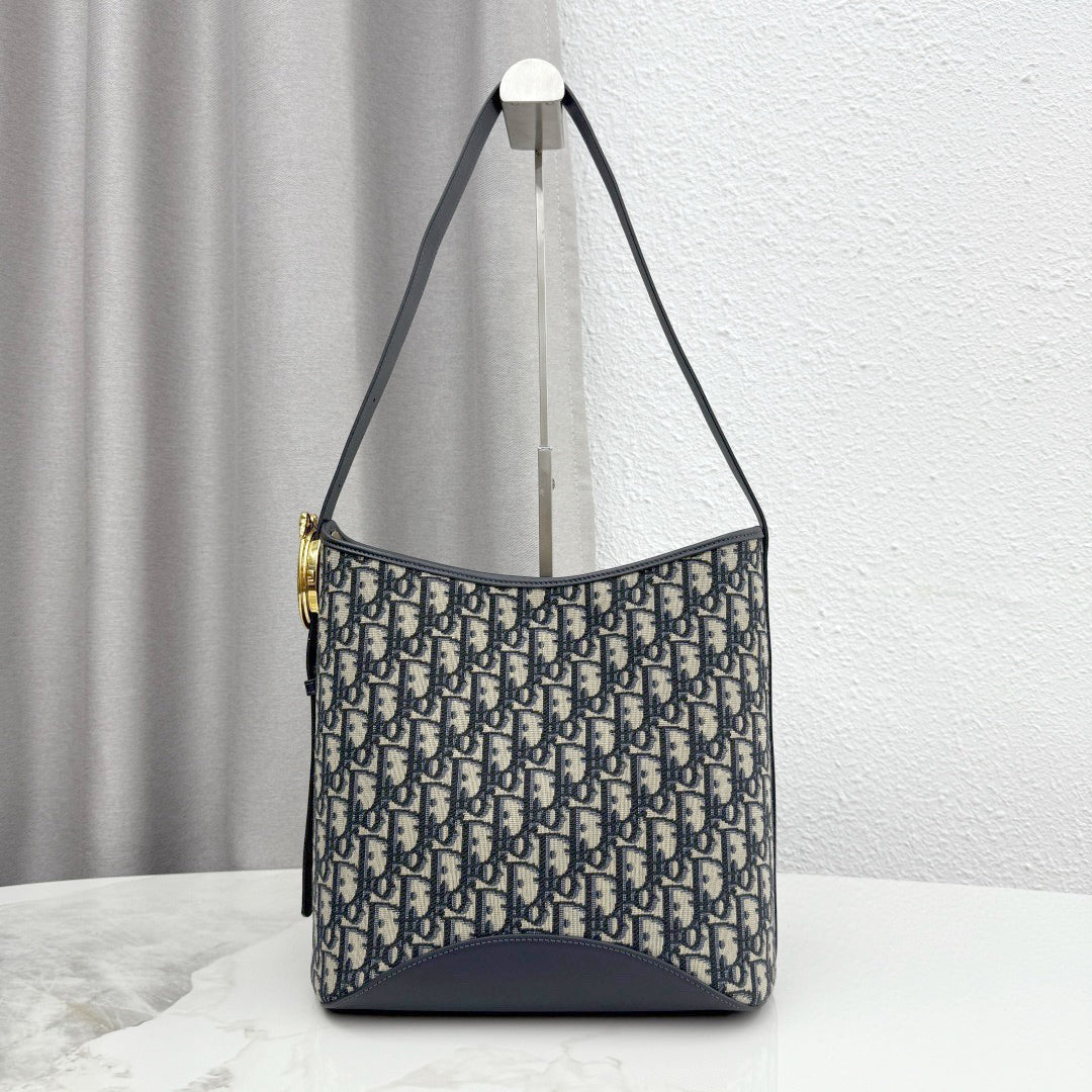 2026 TMédaillon Bucket Bag, Blue Oblique Jacquard M1532QTZQ_M928